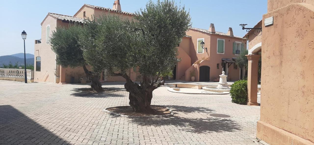 לס איסאמברה Vacance Location Mer Piscine Var Sud Terrasse מראה חיצוני תמונה