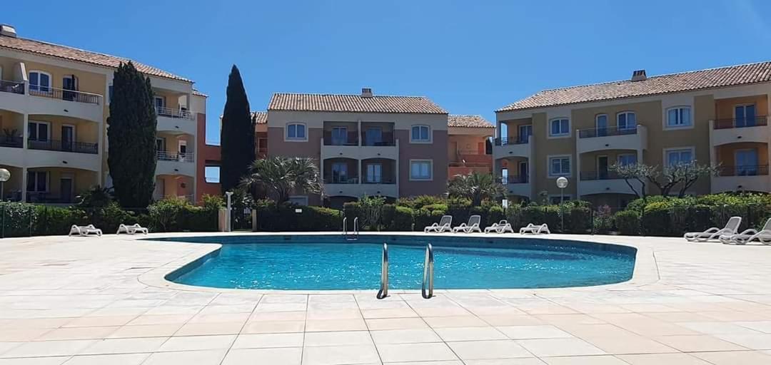לס איסאמברה Vacance Location Mer Piscine Var Sud Terrasse מראה חיצוני תמונה